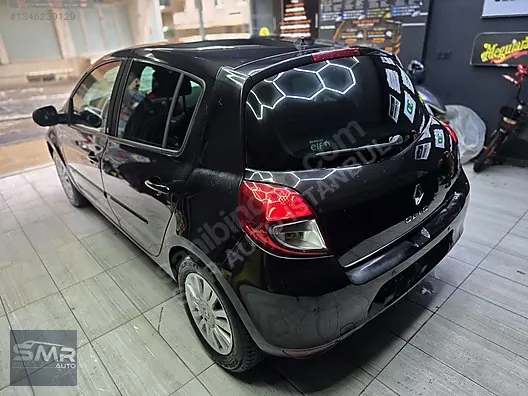 2011 Model Renault Clio 1.6 Executive 20. Yıl Otomatik - SMR Auto İstanbul